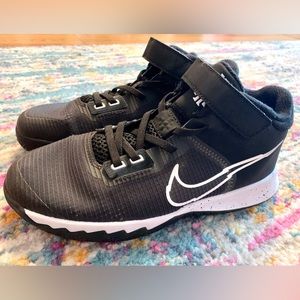 Nike Basketball Shoes: Boys size 3